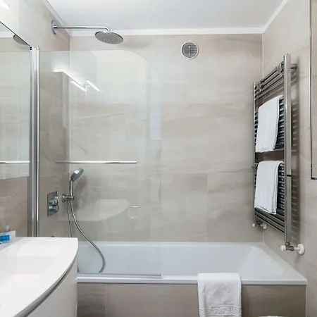 Residence Palace For 3 In Lugano - Happy Rentals