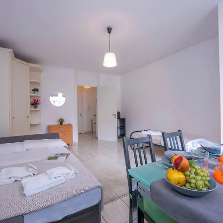 Apartment Palace For 3 In - Happy